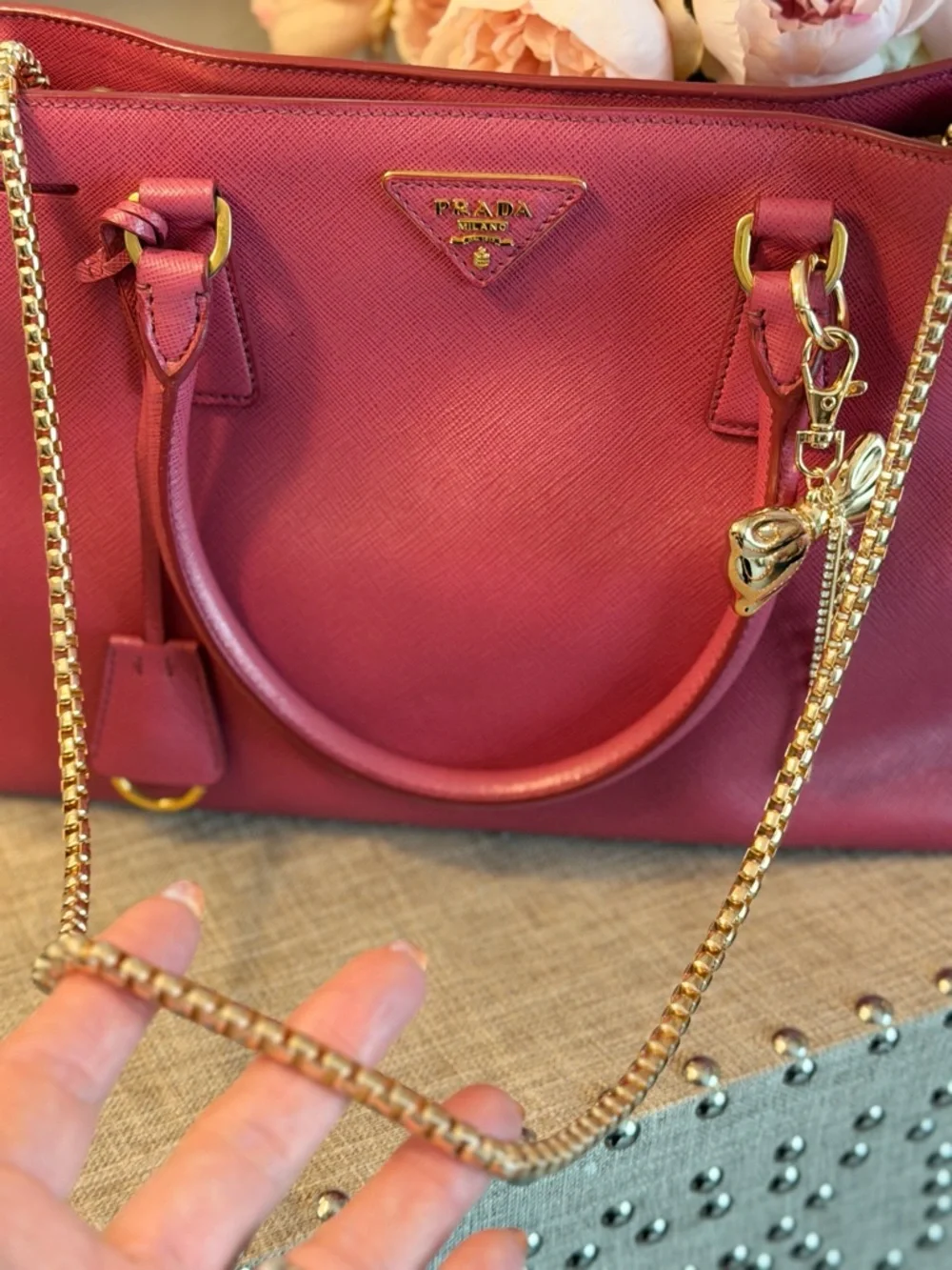 EUC Prada Pink Saffiano Leather Gold 50 in Crossbody Handbag Bow Charm dust bag - Picture 4 of 17